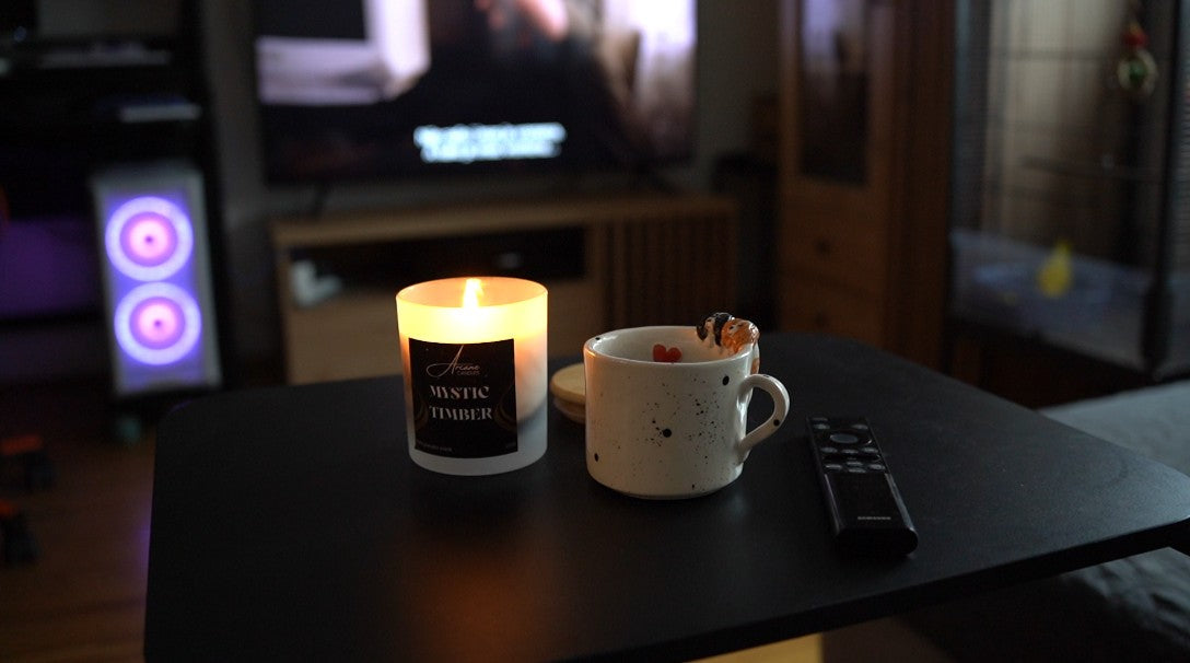 Mirisne svijeće Arcane u elegantnom prostoru doma, prikazuju toplinu i harmoniju prirodnih mirisa