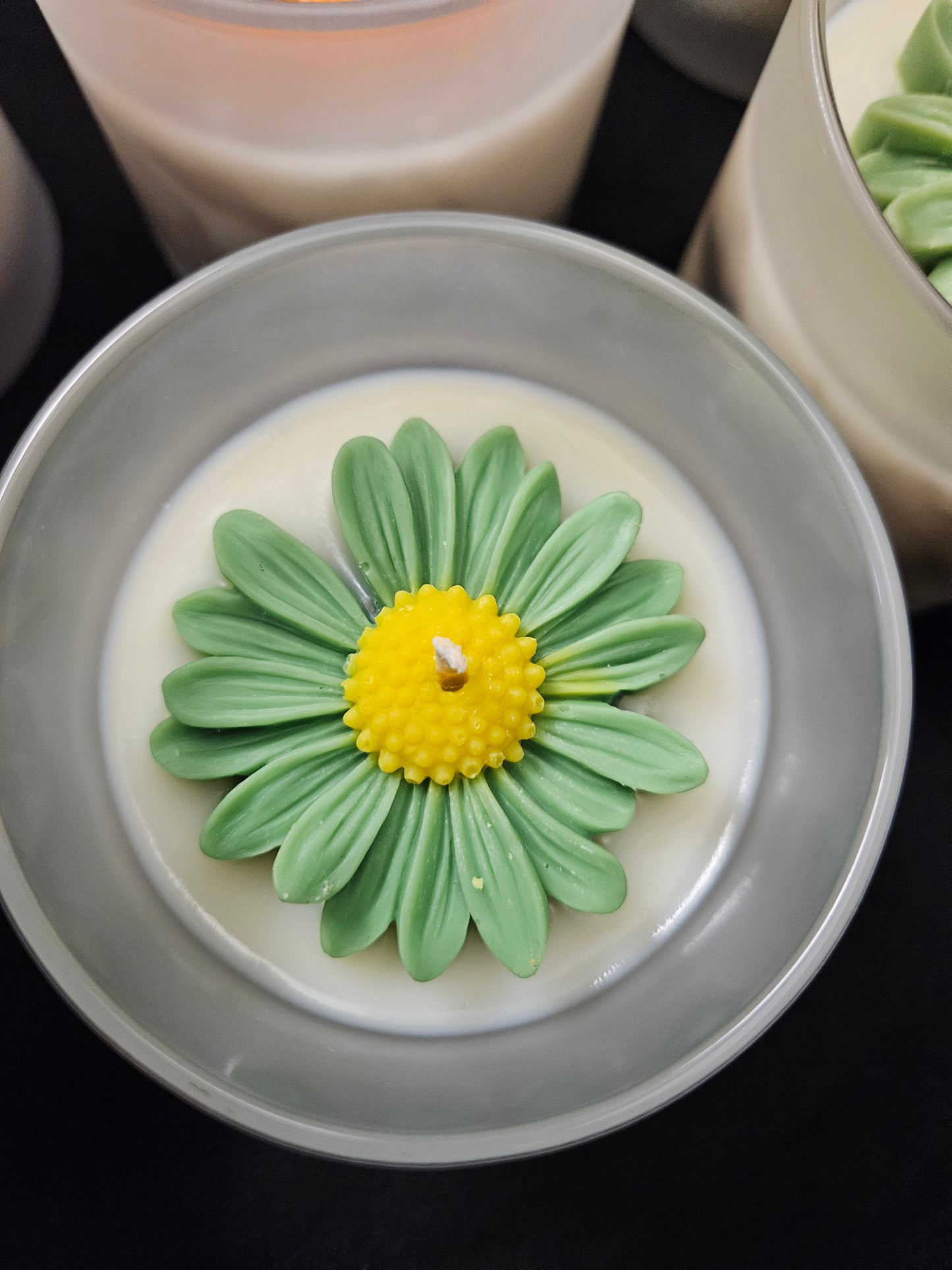 Ručna sojina svijeća u staklenoj posudi s zelenim cvjetnim uzorkom – Arcane