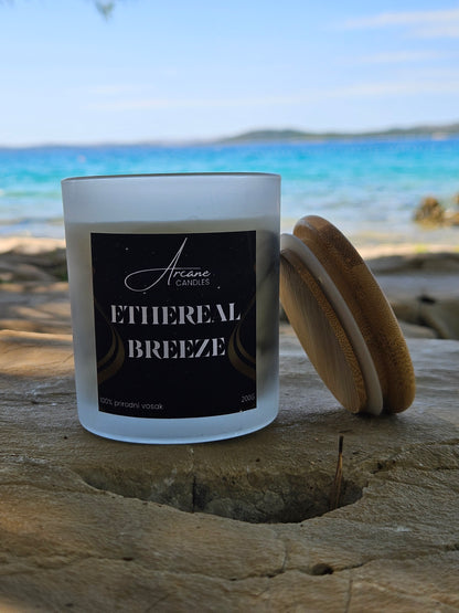 Arcane Peppermint & Eucalyptus – svijeća u noćnom ambijentu sa zvijezdama, stvara svjež i opuštajući ugođaj