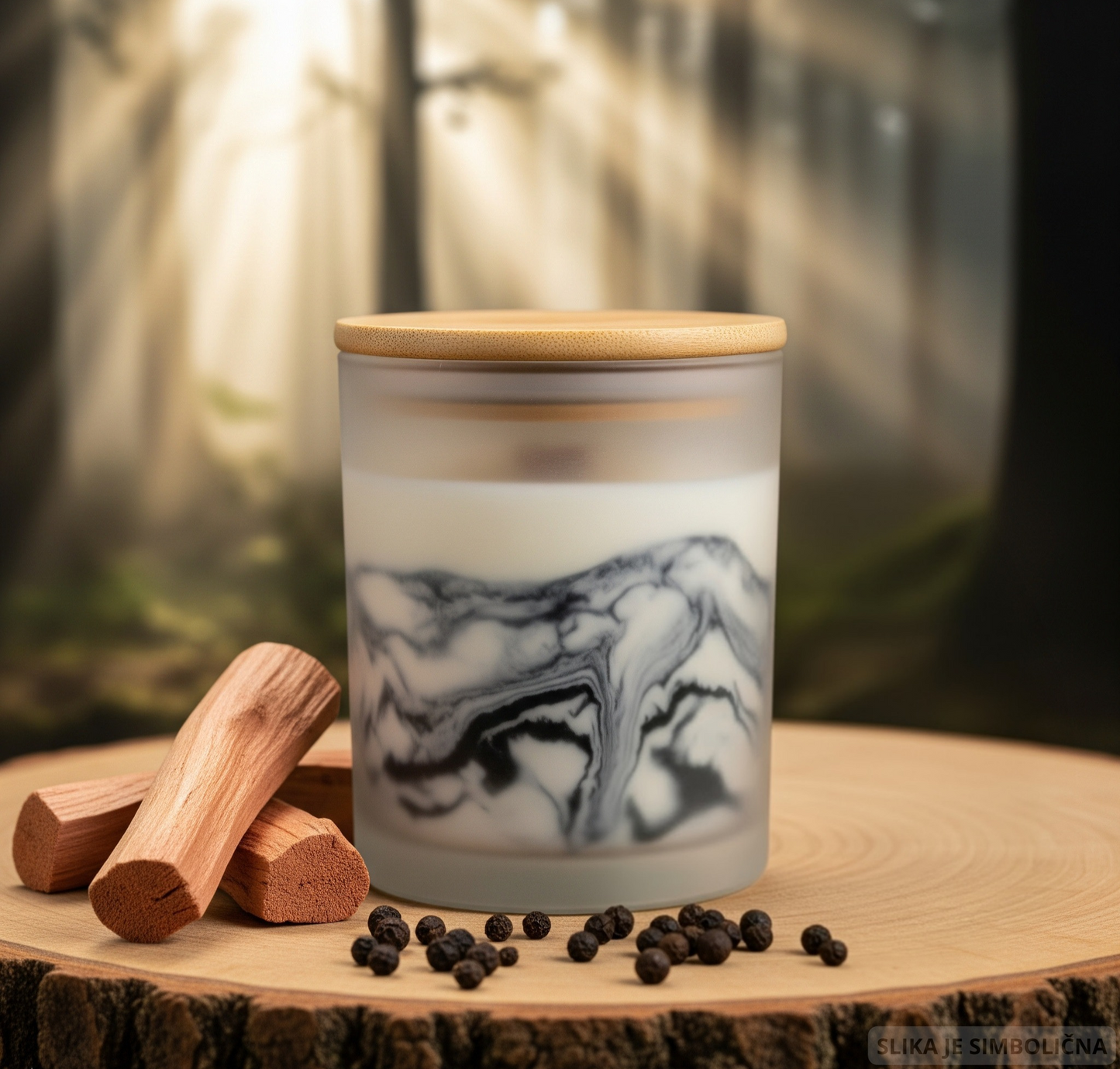 Arcane Sandalwood & Black Pepper – prirodna handmade mirisna svijeća od sojinog voska s toplim i začinjenim mirisom sandalovine i crnog papra, stvara mističnu atmosferu